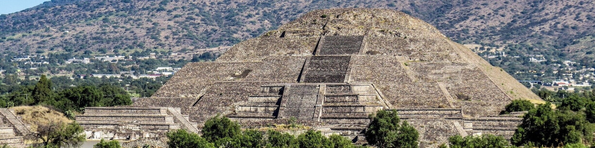 View of the Pyramid of the Moon from the Pyramid of the Sun, Teotihuacán, México. You can reach the site easily from Mexico City using public transportation.