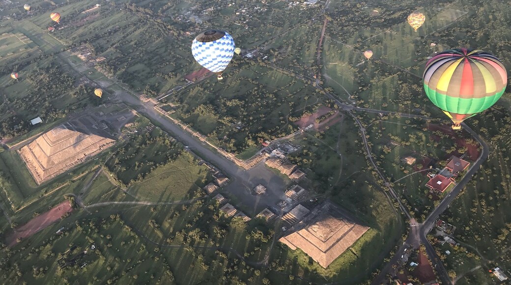 Amazing experience, flying over one of the most important tourist sites in the world, The Pyramids of Teotihuacán. I enjoyed a unique view of the valley of Teotihuacan and its extraordinary architecture.