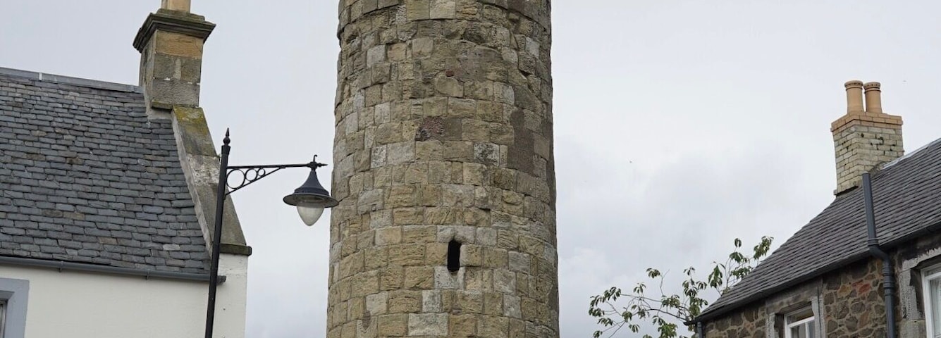 Abernethy Round Tower, Abernethy, Perth, Scotland
One of 2 remaining Irish-style round towers in Scotland dating in the 11-12th century.
