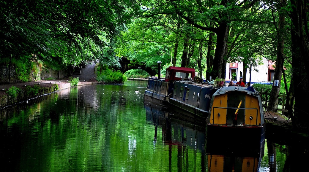 Huddersfield narrow canal