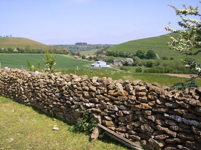 Towards Girt A bridleway runs along the crest of Corton Ridge. Views to the east are limited though, except here where we are looking down on Girt (farm) at the eastern edge of the square. Behind, in the next square, is the gap between Parrock Hill (left) and The Beacon (right).