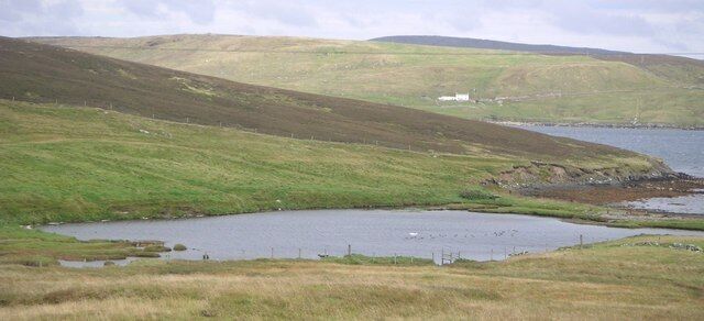 Aithness beach shun Small brackish shallow lochan with dangerous soft bottom.