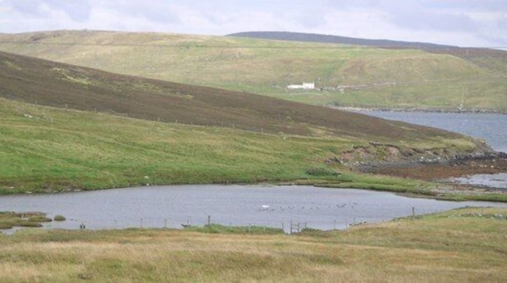 Aithness beach shun Small brackish shallow lochan with dangerous soft bottom.