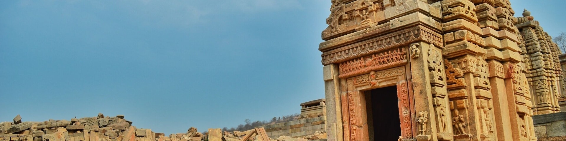 Somewhere in the mid of no where in the heart of Madhya Pradesh state of India, more than 200 temples of Lord Shiva and vishnu were found in the year 2006.
.
Since then Archaeological Surveys of India is continously working to bring these temples in life.
.
Nonody knows where these temples came feom and which century they belong to but these temples are certainly an evidence of a great history and civilization which we have left behind.
------------------------ ----
.
.
.
.
.
.
.
.
#indiaclicks #yourshotphotographer #NGTDailyShot #Natgeotravel #CNtravelerindia #Beautifuldestinations #LonelyPlanetIndia #indiaclicks #theweekoninstagram #indiapictures #storiesofindia
#IncredibleIndia #_soi #igramming_india #indiatravel #indiatourism #travelrealindia #Lifewelltravelled #travelbug #traveladdict #travellife #travels #travelgram #instatravel #instatraveling #instapassport #travelblog #travelblogger #passionpassport #ilovetravel
#troveontuesday #troveron #Lifeatexpedia