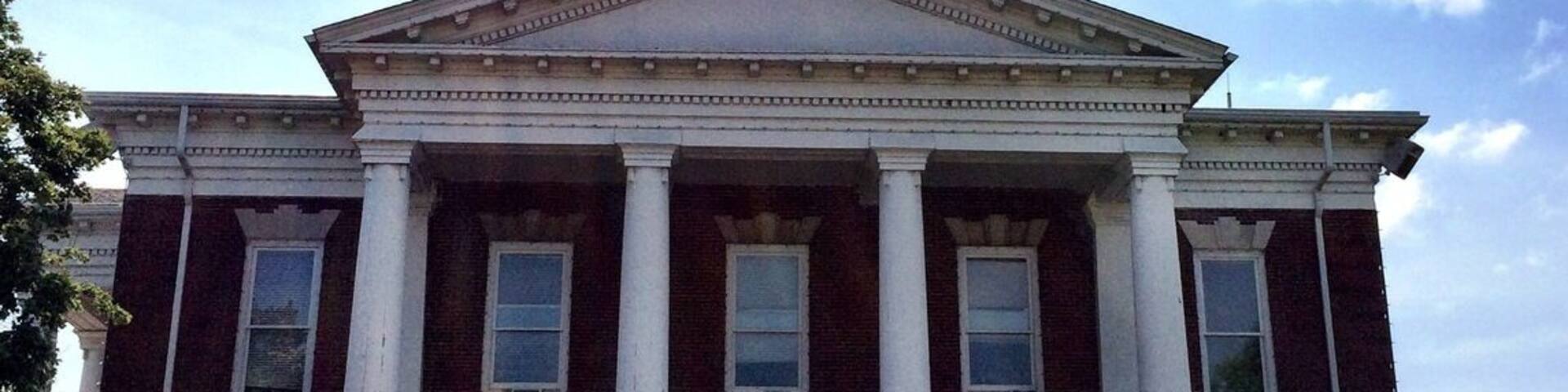 I cannot resist stopping to admire an old courthouse...