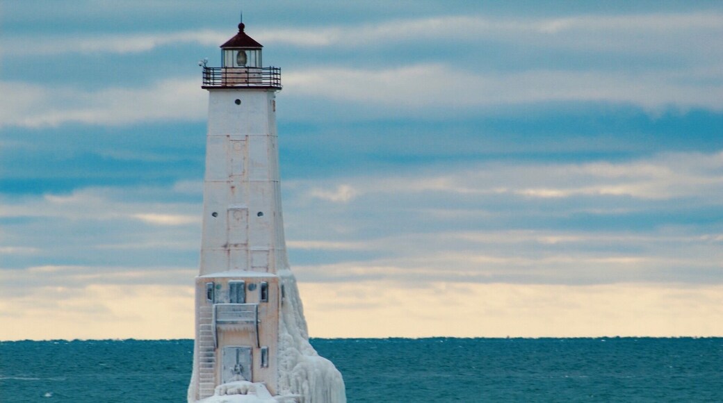 Lake Michigan is such an incredible coastline. Each season brings its own unique beauty. Frankfort is a great town to grab a bite to eat or take a well needed rest after discovering M-22