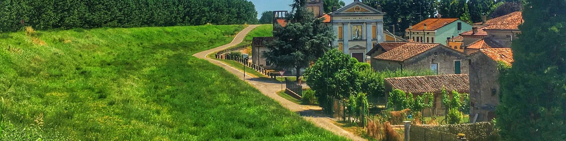 Along the cycling road on the right side of the river Po you can find some stunning villages