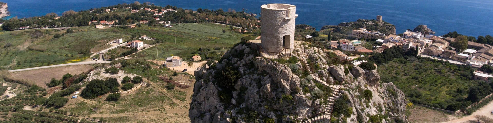 Torre Bennistra. An ancient watchtower to identify pirates of the seas and Saracens (Castellammare del Golfo)