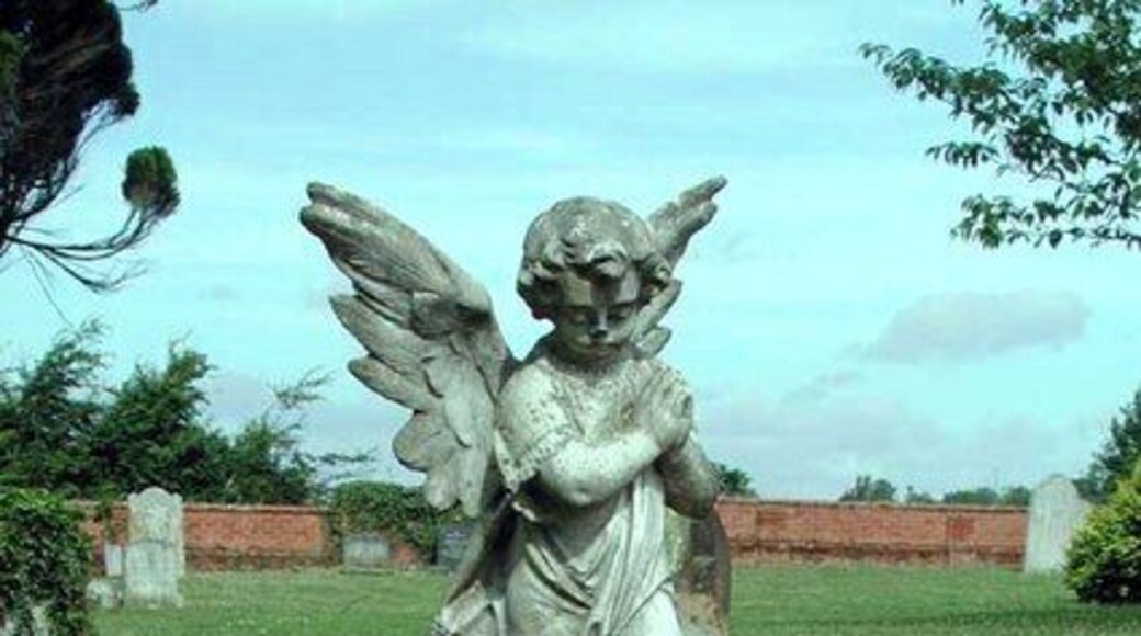 St Mary Magdalene, Thorrington, Essex - Churchyard