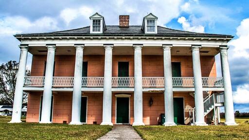 The Beauregard home built 1833
The historic home was rescued by the National Park Service and restoration occurred in the late 1950's.
Great history bluff place