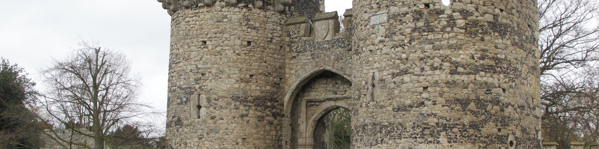 Cooling Castle's entrance. The site also has other remains of walls and earthworks.