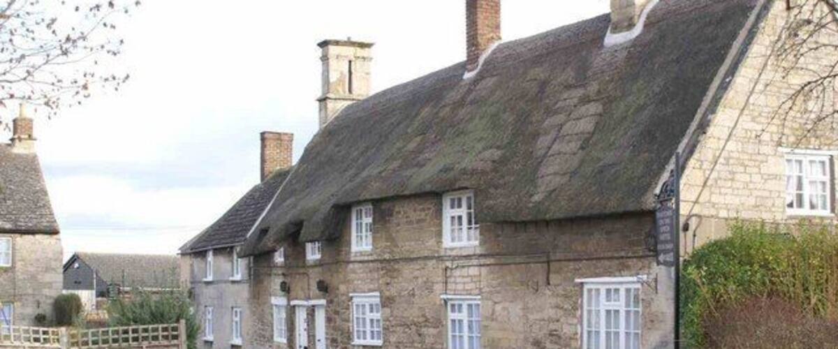 Thatch Cottages in Weldon village Lovely location, just off the village green