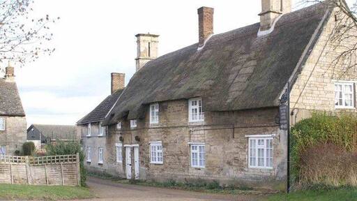 Thatch Cottages in Weldon village Lovely location, just off the village green