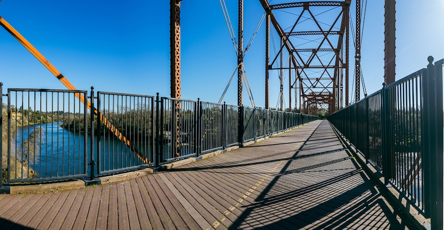 Fair Oaks bridge over the American river in California