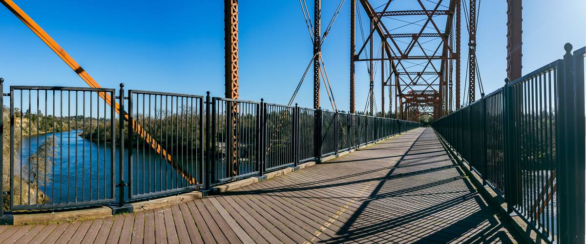 Fair Oaks bridge over the American river in California
