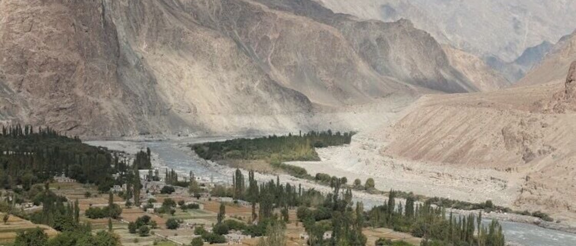 A serene village on the hill. You could arrange your trip from Leh provided by many travel agents. It takes about 6-7 hours drive. Stay alert of the bumpy roads. Once you reach the village, you will find an amazing view of hill and Shok river. Totally a perfect place for someone who loves an adventure
.
.
#troveon #mountains #visitturtuk