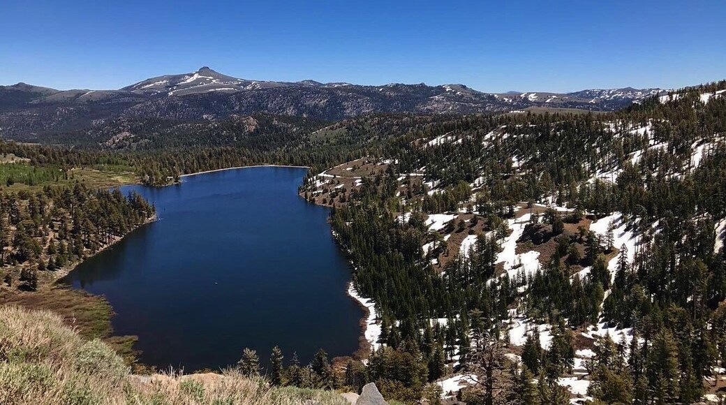 I find the difference in weather amazing at this lake☀️❄️
#Adventure #AdventurePhotoContest