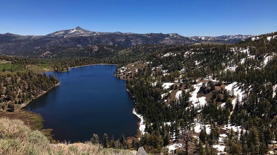 I find the difference in weather amazing at this lake☀️❄️
#Adventure #AdventurePhotoContest