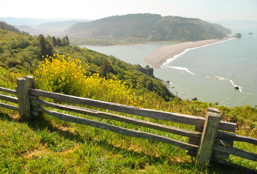 Klamath Overlook of the mouth of the Klamath River meeting the Pacific Ocean