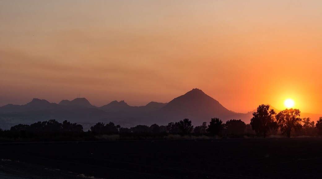It's known as the world's smallest mountain range. Officially, it's called the Super Butte. The "range" is really a collapsed volcanic cone that rises abruptly from the otherwise flat farmland north of Sacramento, California. Visible for miles around, I shot this sunset pic from a field just west of Live Oak.
#California #butte #mountains #lifeatexpedia