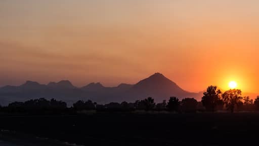 It's known as the world's smallest mountain range. Officially, it's called the Super Butte. The "range" is really a collapsed volcanic cone that rises abruptly from the otherwise flat farmland north of Sacramento, California. Visible for miles around, I shot this sunset pic from a field just west of Live Oak.
#California #butte #mountains #lifeatexpedia