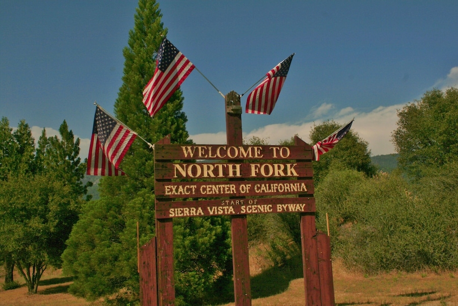 Great small town in the centre of California. Very near Yosemite.