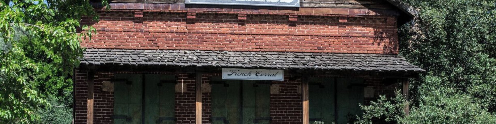 French Corral is in northwestern Nevada County about nine miles northwest of Nevada City. Much of the gold production came from hydraulic mines between here and Birchville to the northeast.