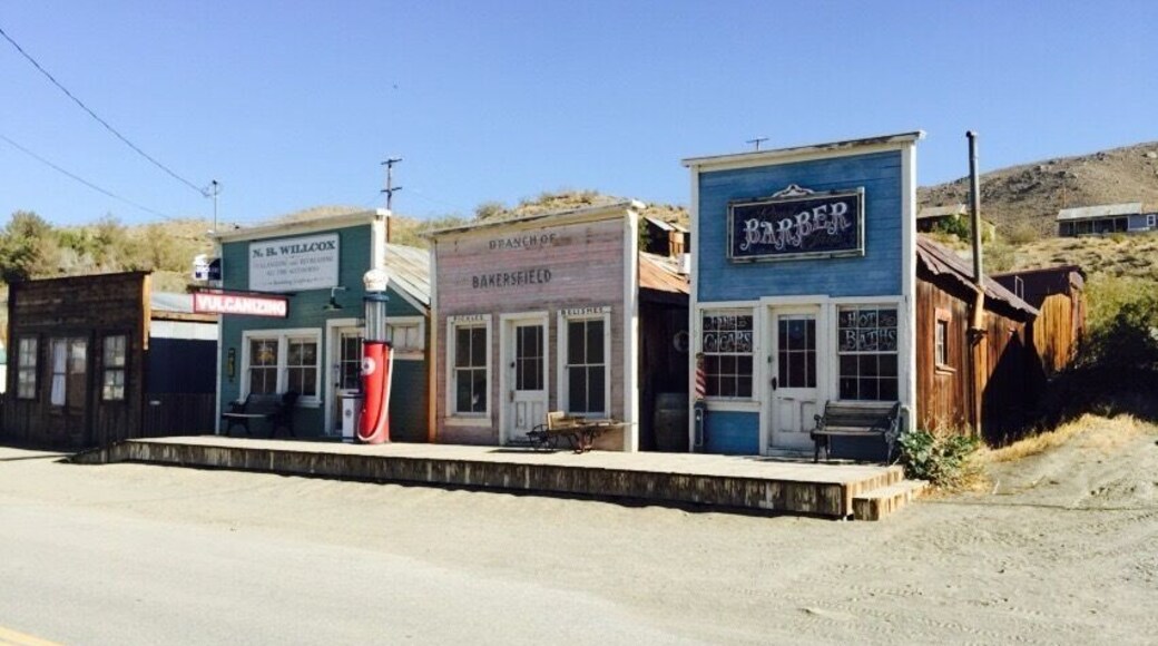 The bustling metropolis of Randsburg, CA.