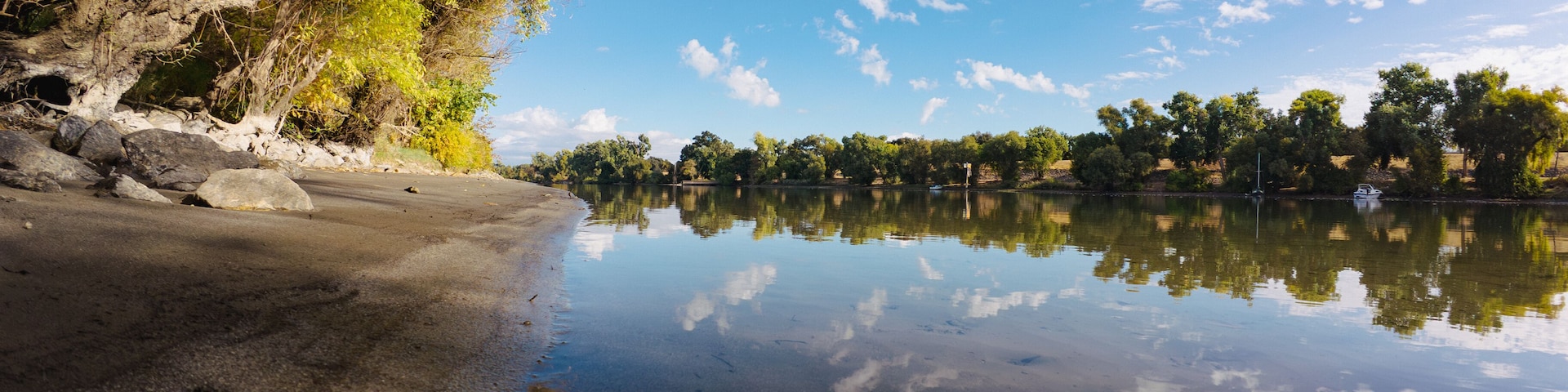 Sacramento river shoreline in fall