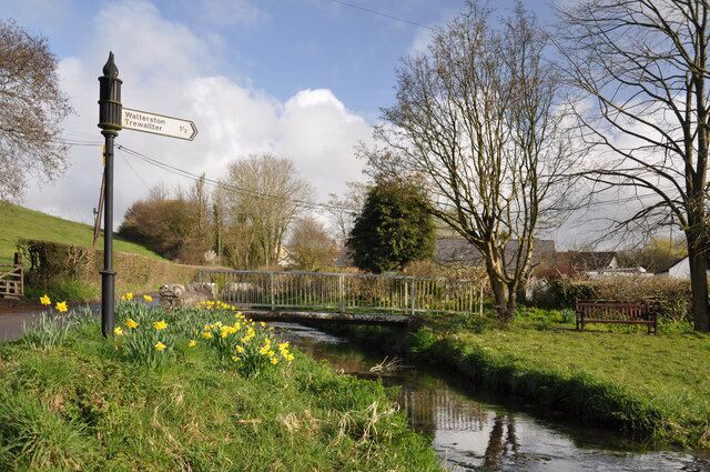 Footbridge over Nant Llancarfan beside the ford