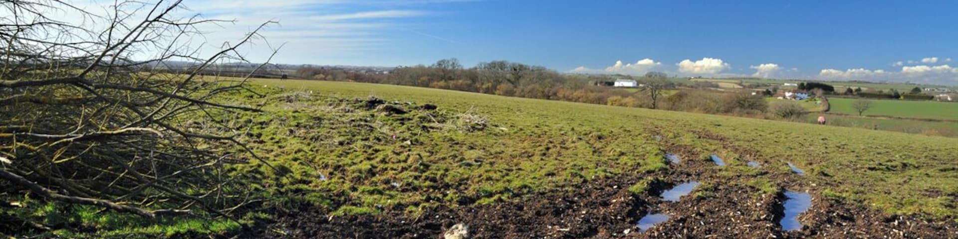 Muddy gateway above the Kenson valley - Llancadle
