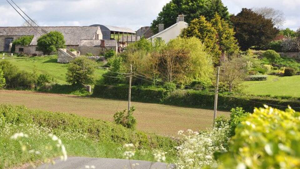 Approaching Llancadle