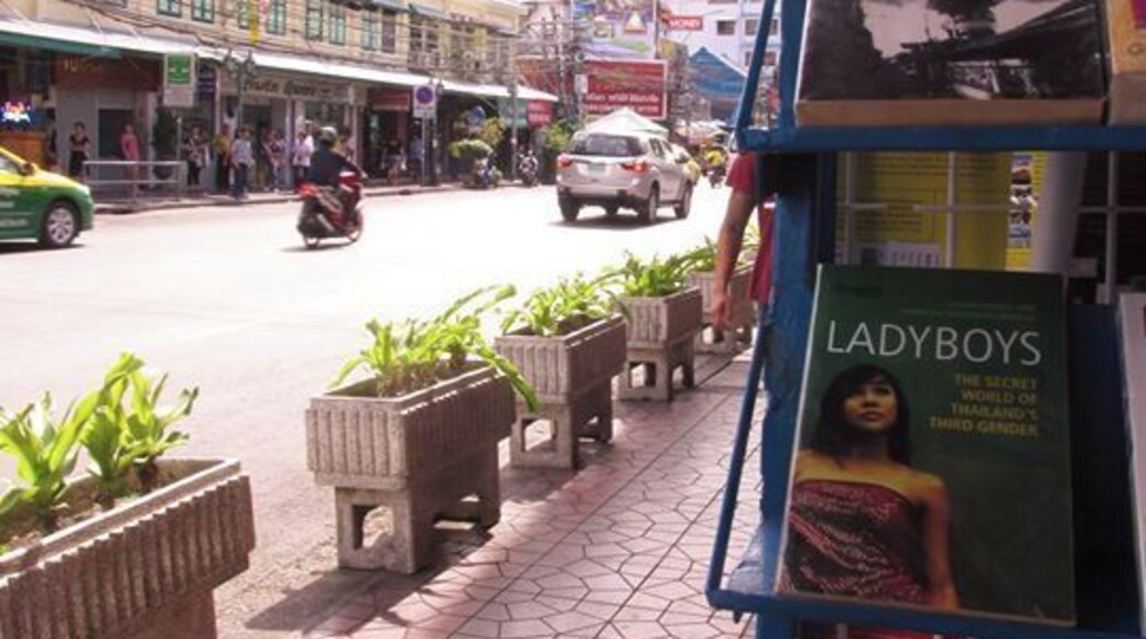 Entering Kao Sang Road