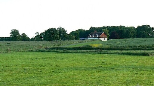 Richardson Village, Winterbourne Bassett The property in the image is Richardsons Cottage. There isn't an apostrophe shown on the 1:25K map of it so I haven't included it either. The land area to the left of the cottage is the site of a mediaeval village called Richardson.