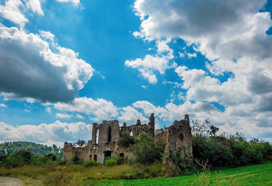 Went with my family to Puebla for the weekend and visited this old ranch where my great grandfather used to live, like a hundred years ago. it is located out said of a little town called San Buenaventura Nealtican near Puebla. The ranch is called Hacienda de los Dolores .