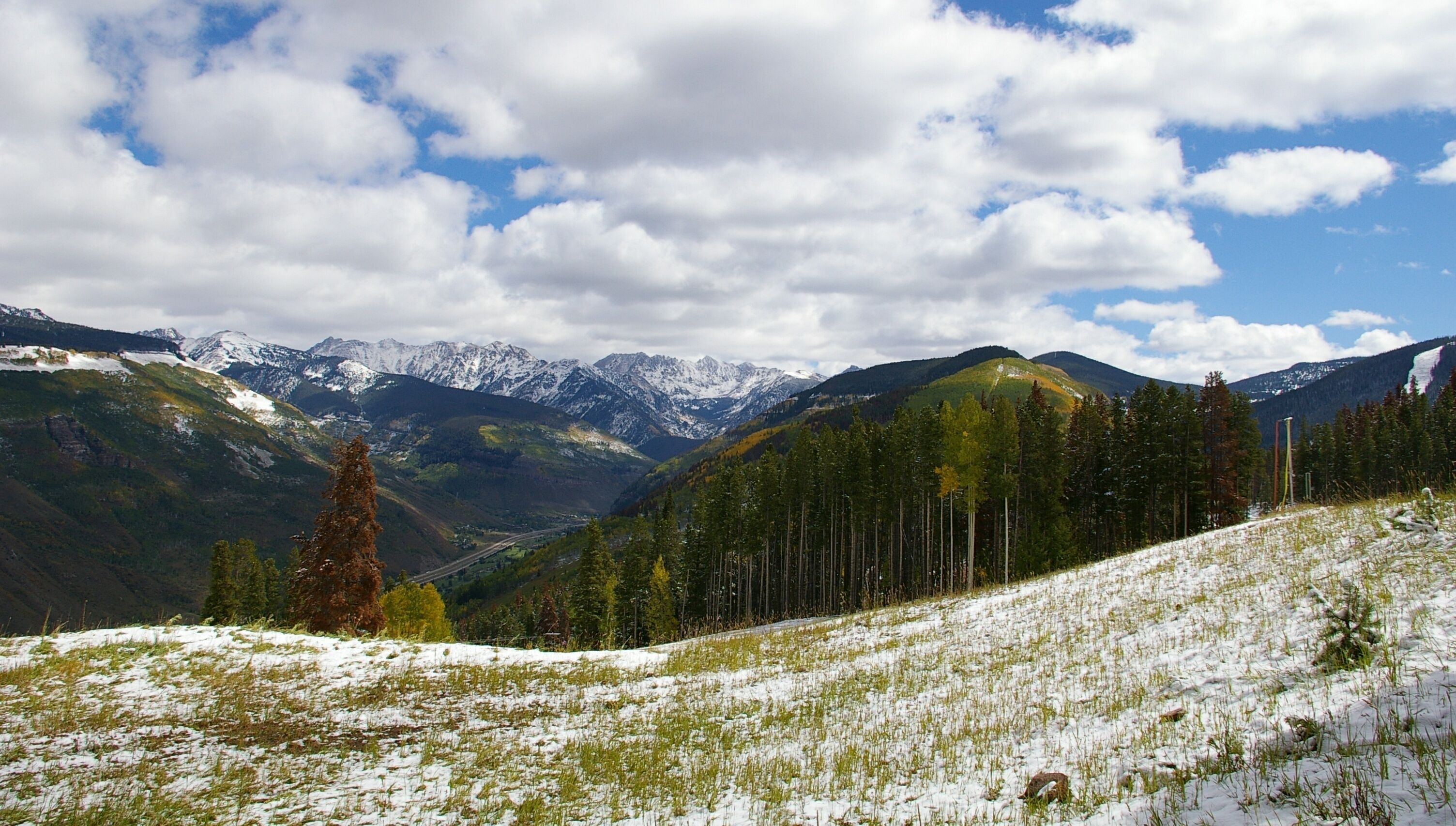 Autumn in Colorado is a mix of beautiful autumn colors and snow.

#travel #photography #traveling #wanderlust #explore #discover #colorado #mountains #autumn 