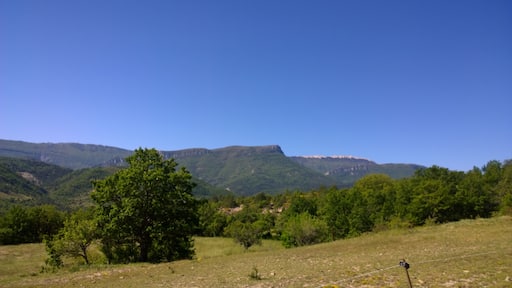 04200 Bevons, France