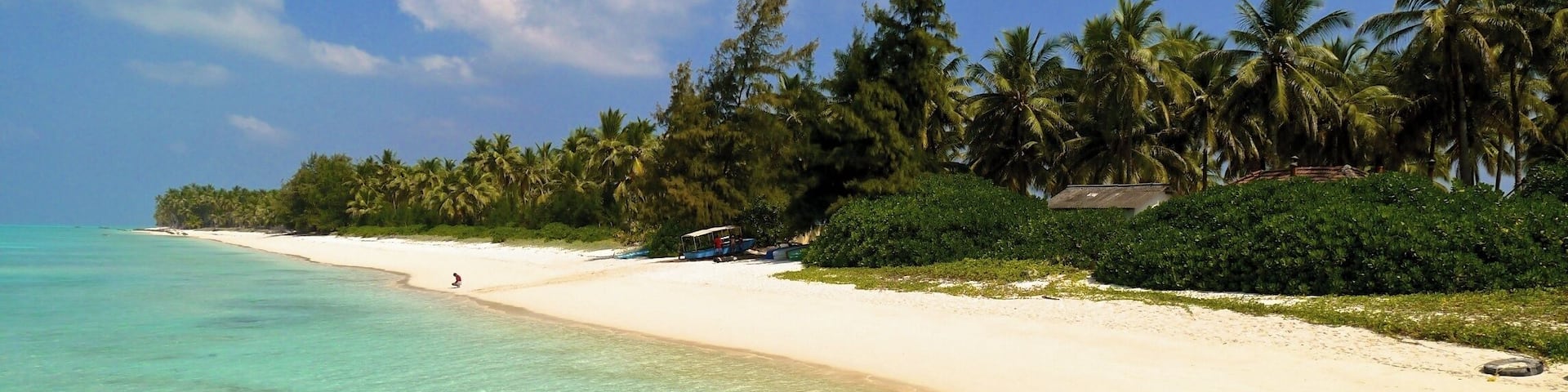 The problem with the Maldives is there are too many people and it's too easy to get there. A few hundred kilometres to the north are the Laccadives, which are much harder to get to, so you can spend christmas on a beach like this and ask your girlfriend to marry you...... #Golden
