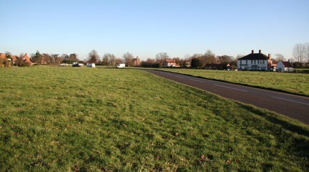 Large Green Aptly named Large Green and Royal Oak pub in Car Colston