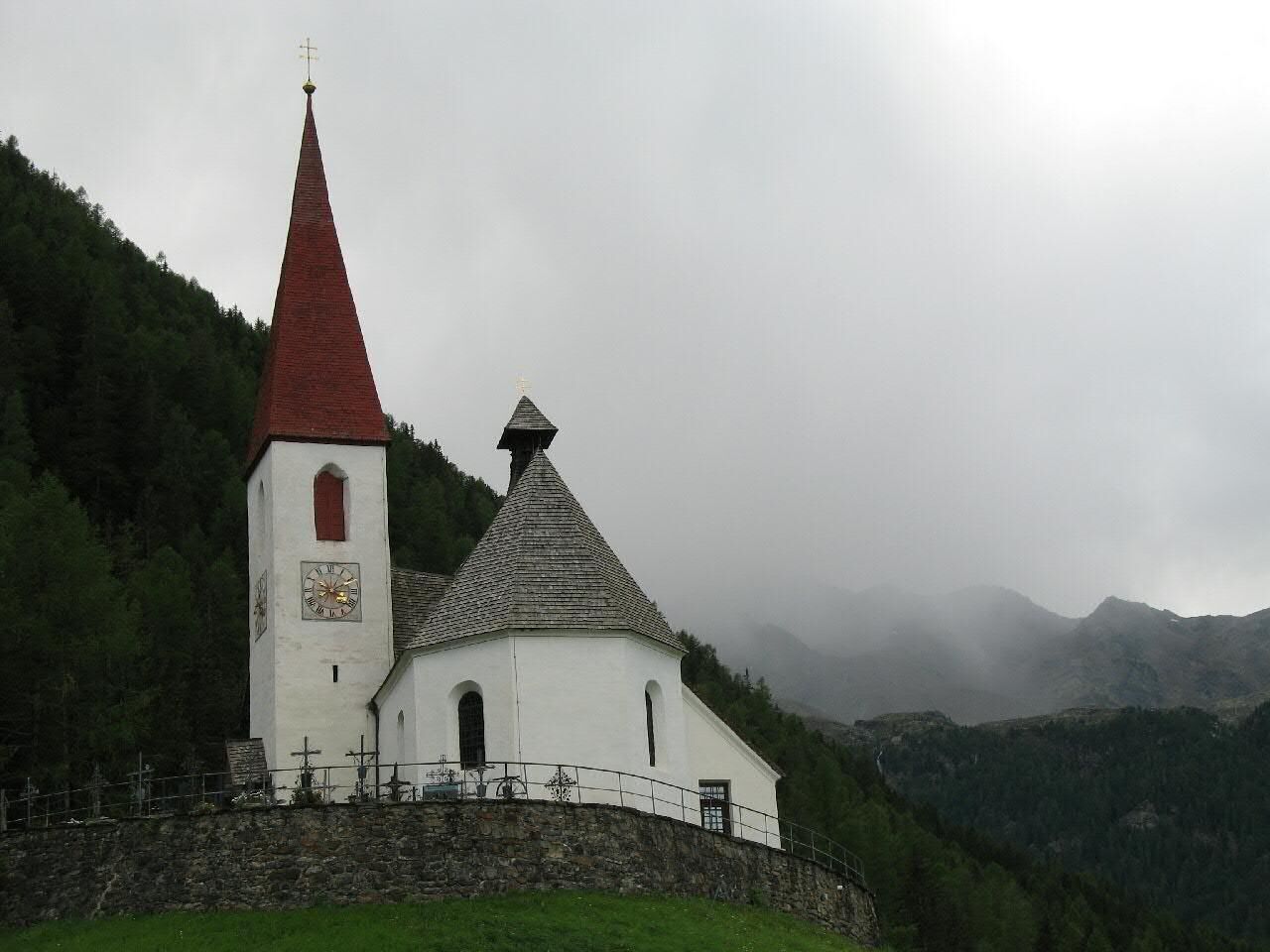 This media shows the cultural heritage monument with the number 17744 in South Tyrol. Chiesetta di Santa Gertrude in Val d'Ultimo, Alto Adige, nel Parco Nazionale dello Stelvio