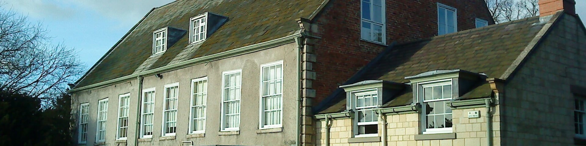 Bolton Percy House A fine house said to date from 1698, with 8 bays; and an extension to the east.
