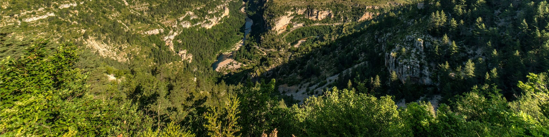 Les gorges du Tarn et le cirque de Saint-Chély à Sainte-Énimie, Lozère, France