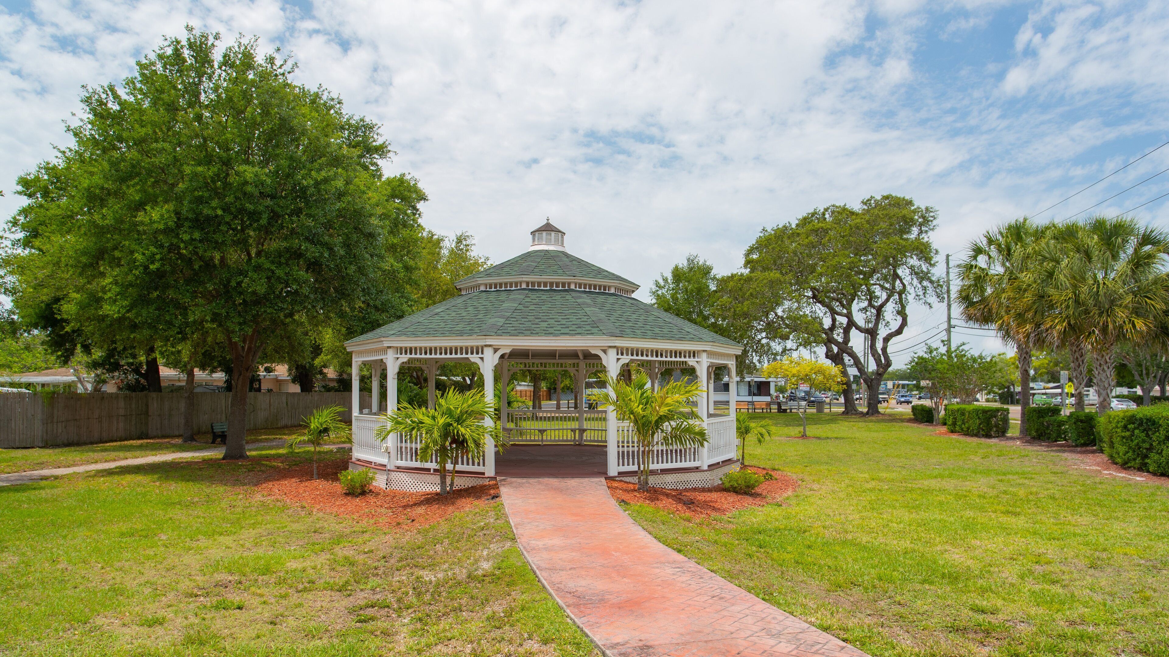 Kenneth City showing a park