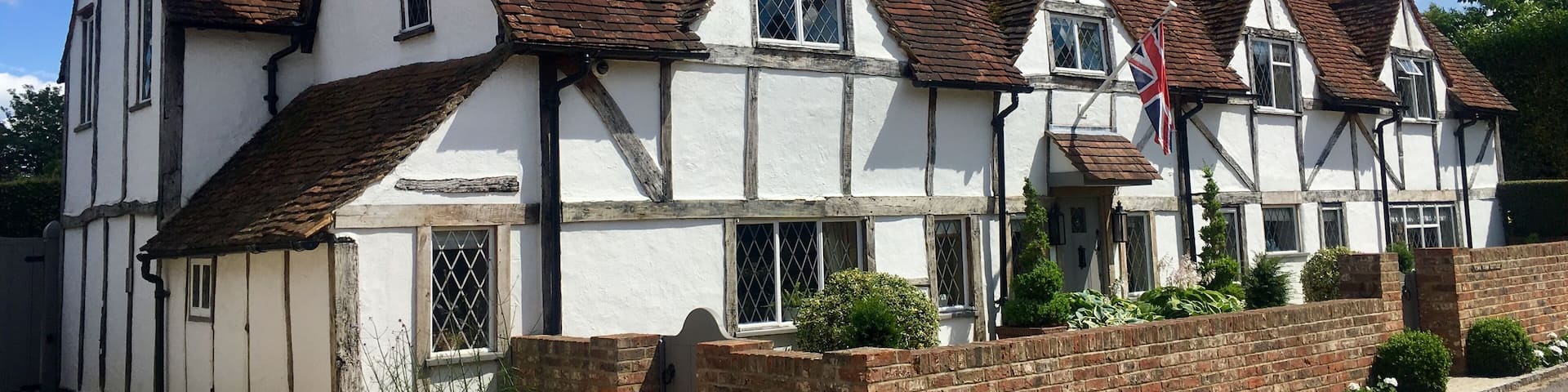 Town Farm Cottage Wikidata has entry Q26417994 with data related to this item.