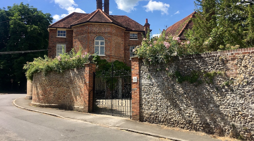 Boundary Wall, Gates, Gate Piers And Railings To South Of The Manor House Wikidata has entry Q26455387 with data related to this item.