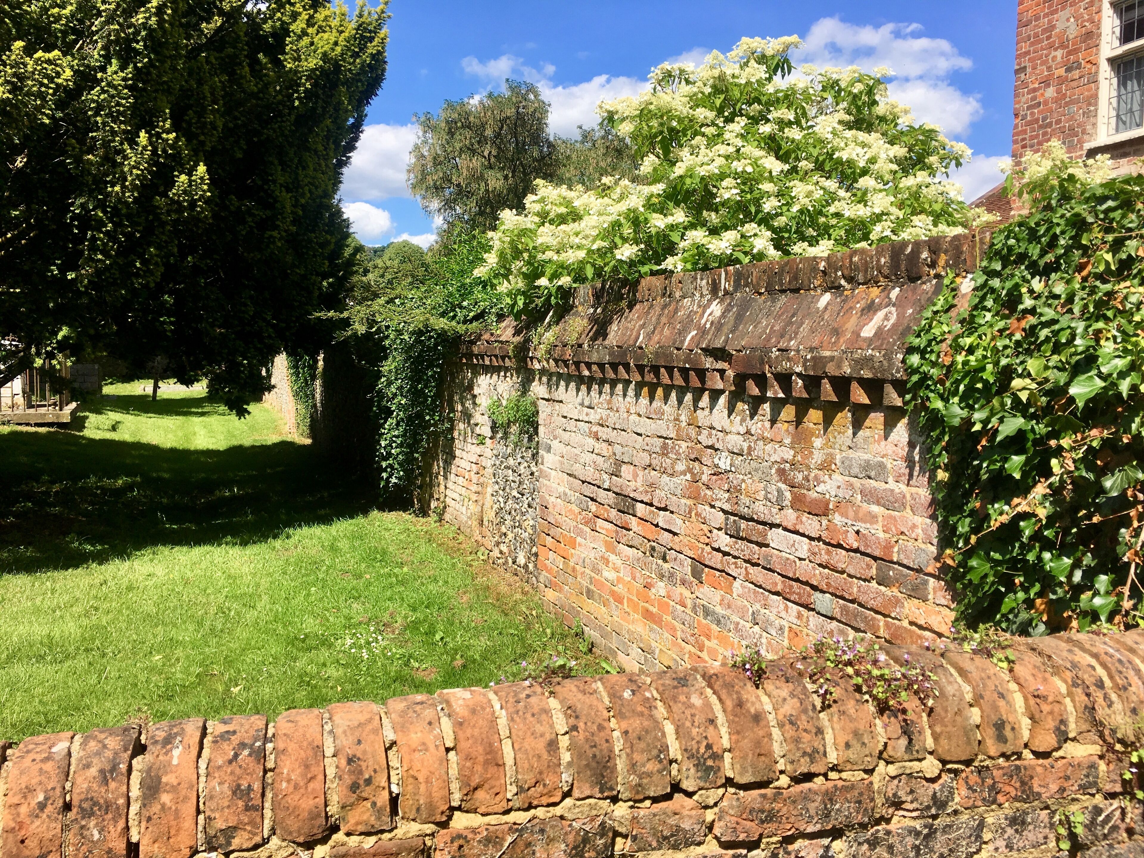 Garden Walls To West Of The Manor House And Continuing Round North Side Of Churchyard Wikidata has entry Q26418031 with data related to this item.