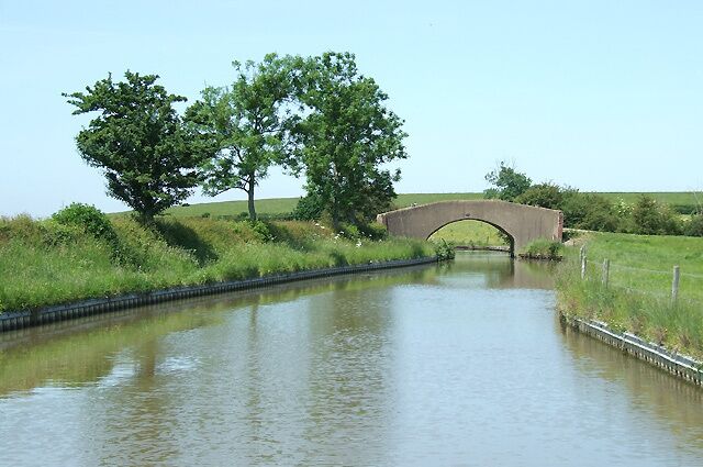 Oxford Canal near Willoughby, Warwickshire Approaching Bridge No 87.