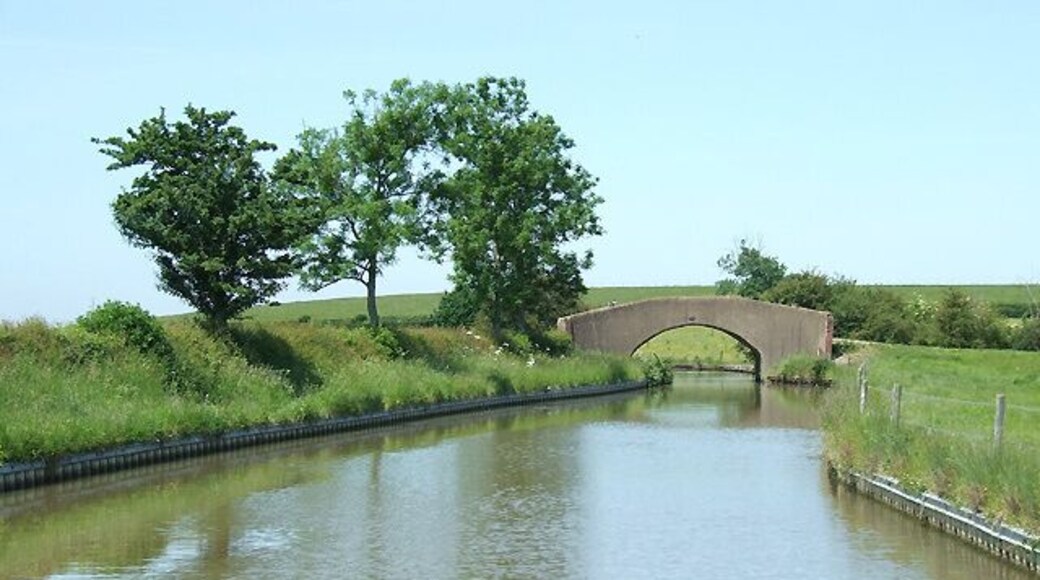 Oxford Canal near Willoughby, Warwickshire Approaching Bridge No 87.