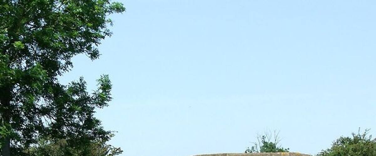 Bridge 87 over the Oxford Canal east of Willoughby, Warwickshire. The bridge carries a farm track.
