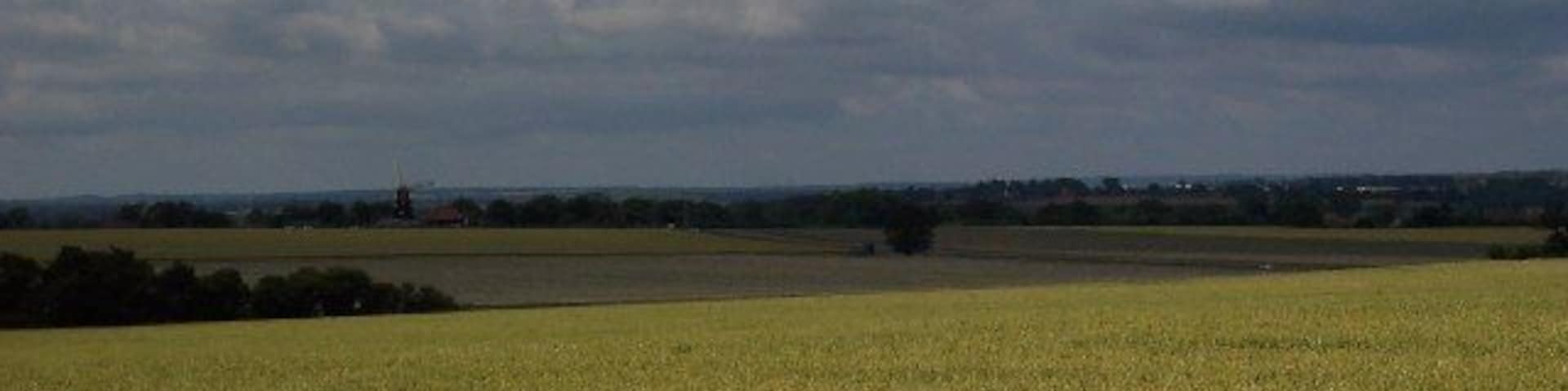 Near St Nicholas at Wade, Kent. Looking down into the valley of the River Wantsum towards the village of Sarre from the road between Monkton and St Nicholas at Wade. This road once marked the east side of the Wantsum Channel which originally cut Thanet off from the mainland and made it a true island.